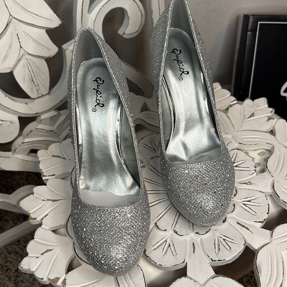 Round Toe Glitter Mesh Rhinestone Studded Low Platform Pump Heels NEW WITH BOX! - Picture 5 of 10